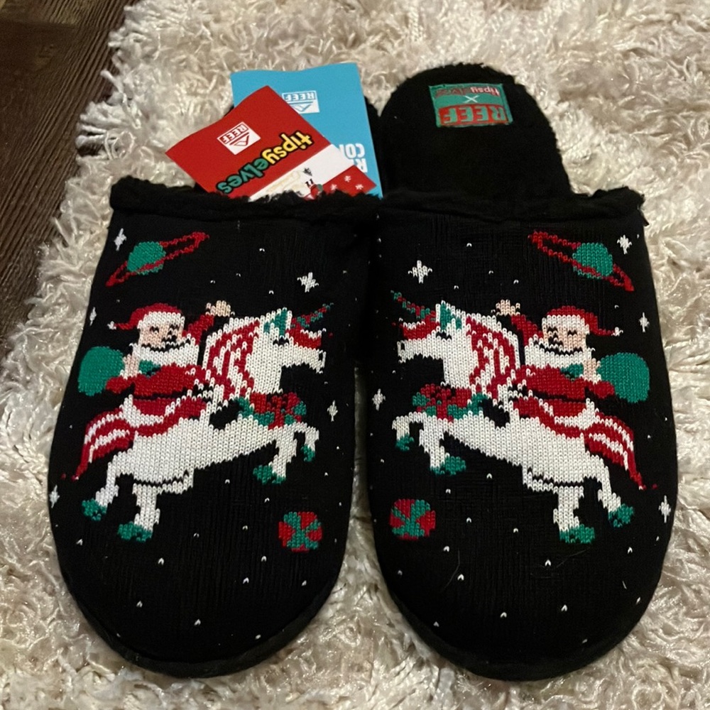NWT REEF x Tipsy Elves Slippers Men’s size 9 / Women’s size 10